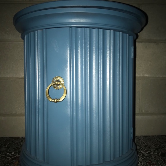 Vintage Refurbished side tables. - Picture 6 of 8